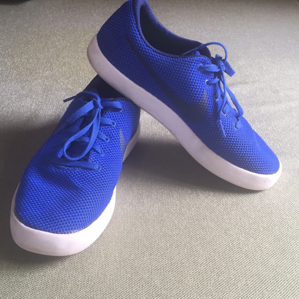 Nike tennis shoes